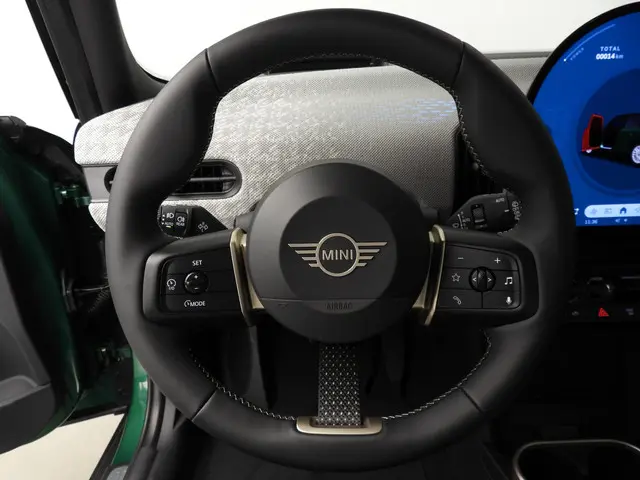 MINI 5-Deurs Cooper C 2024 Benzine 10