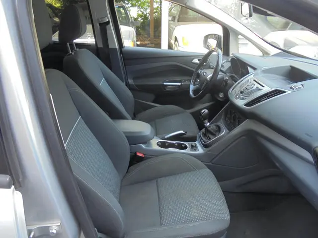 Ford C-MAX 1.0 Titanium APK TREKHAAK 2013 Benzine 16