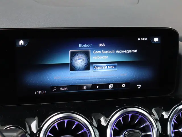 Mercedes-Benz GLA 250 e AMG Line 2022 Hybride Benzine 23