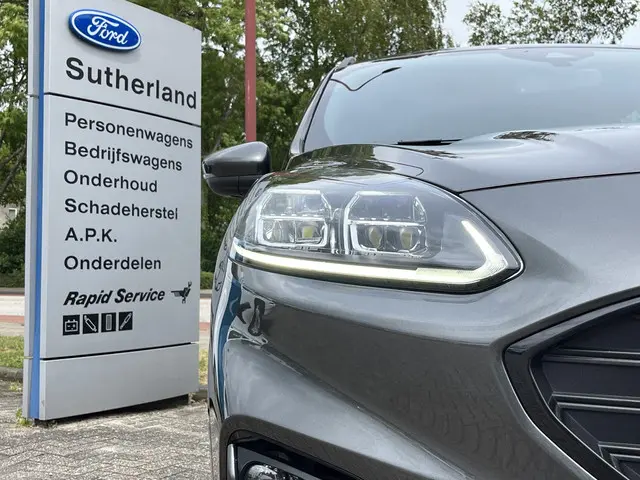 Ford Kuga 2.5 PHEV ST-Line X 2024 Hybride Benzine 39