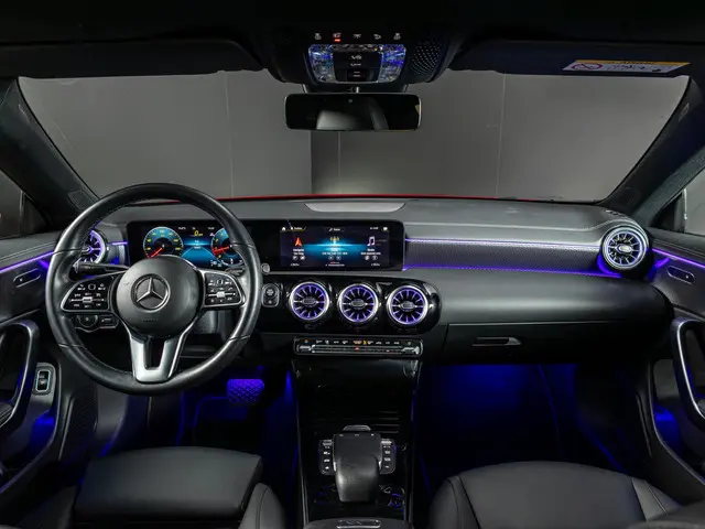 Mercedes-Benz CLA Coupé 180 Luxury Line 2023 Benzine 9