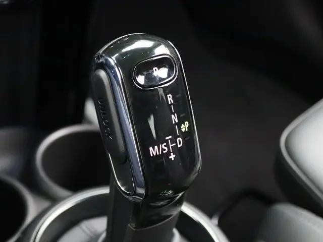 MINI 3-Deurs Cooper 2023 Benzine 23
