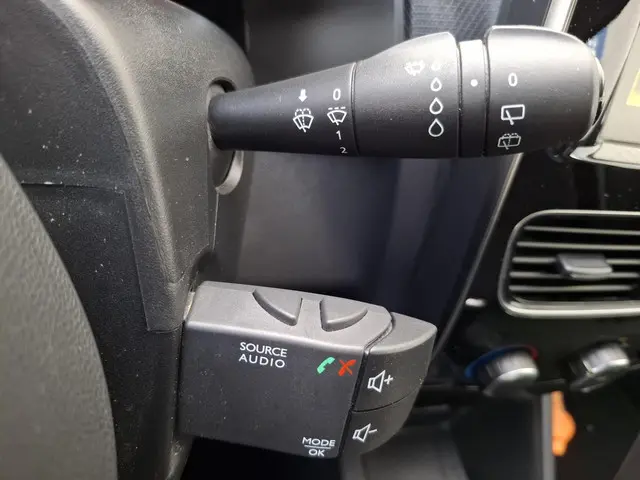 Renault Clio Estate TCe 90 Limited 2020 Benzine 18