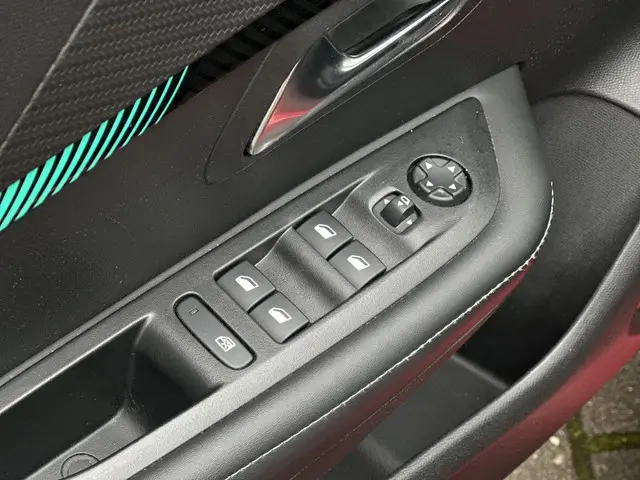 Peugeot 208 1.2 PureTech 100pk Allure Pack 2021 Benzine 26