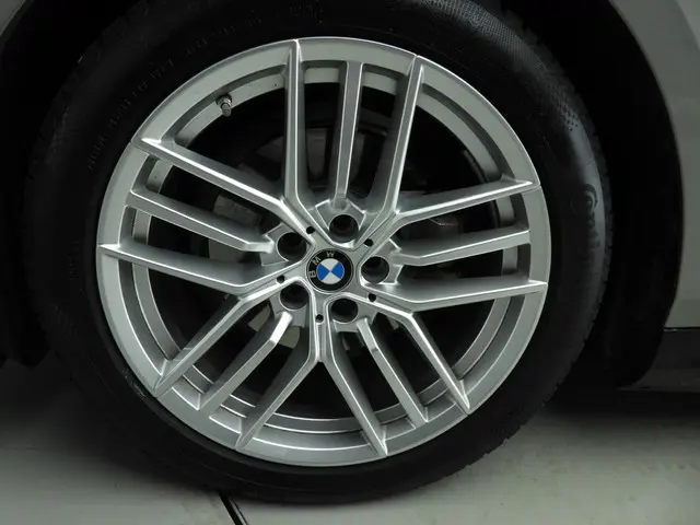 BMW 5 Serie Touring 530e 2024 Hybride Benzine 43