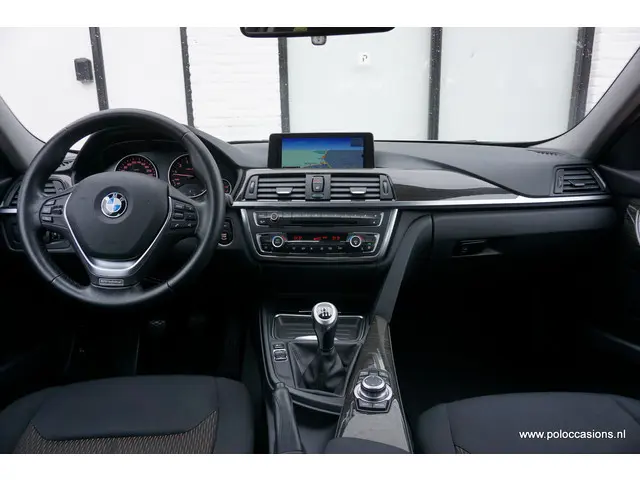 BMW 3 Serie 320i 2012 Benzine 11