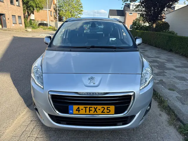 Peugeot 5008 1.6 THP Allure 7p. 2014 Benzine 2