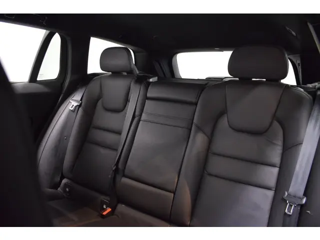 Volvo V60 2.0 T5 250pk AUT8 R-Design 2019 Benzine 6