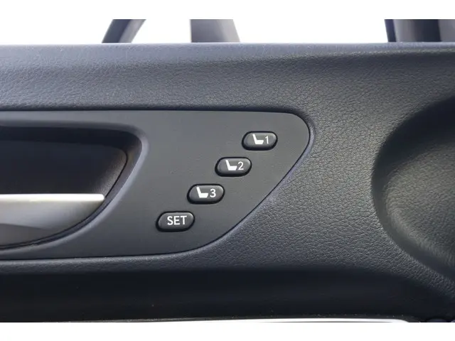 Lexus RC 300h F SPORT Line 2018 Hybride Benzine 18