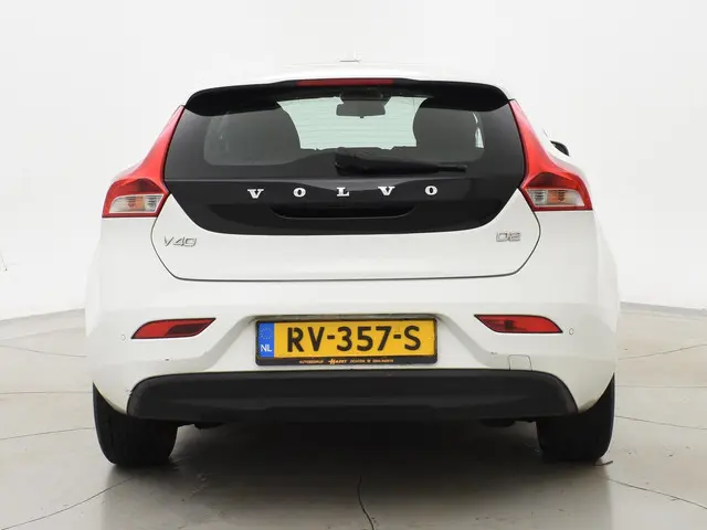 Volvo V40 2.0 D2 120 PK EURO 6 + NAVIGATIE 2018 Diesel 8