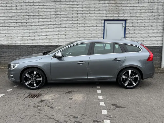 Volvo V60 1.5 T3 R-Design 2016 Benzine 8