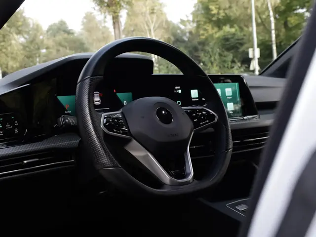 Volkswagen Golf 1.5 eTSI R-Line 2022 Benzine 9