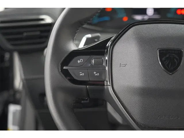 Peugeot 2008 1.2 Hybrid 136 Style 2025 Hybride Benzine 28