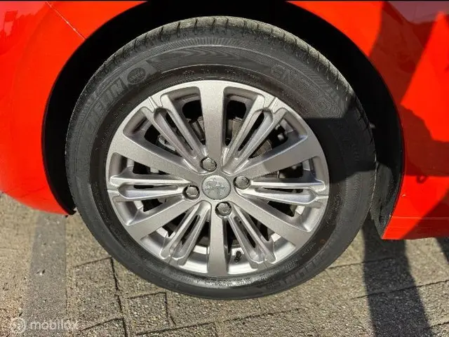 Peugeot 208 1.2 PureTech Allure 2019 Benzine 19