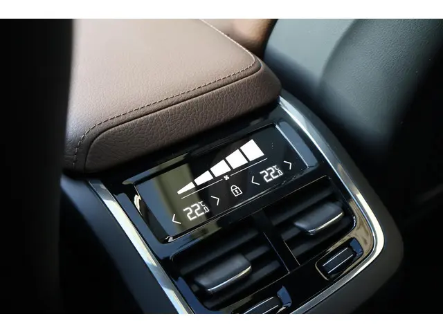 Volvo XC60 B5 Momentum Exclusive 2021 Benzine 17