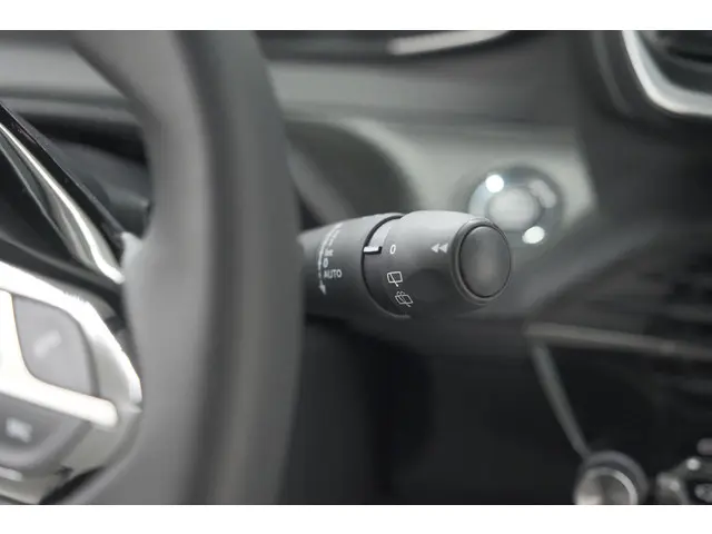 Peugeot 2008 1.2 Hybrid 145 Allure 2025 Hybride Benzine 41