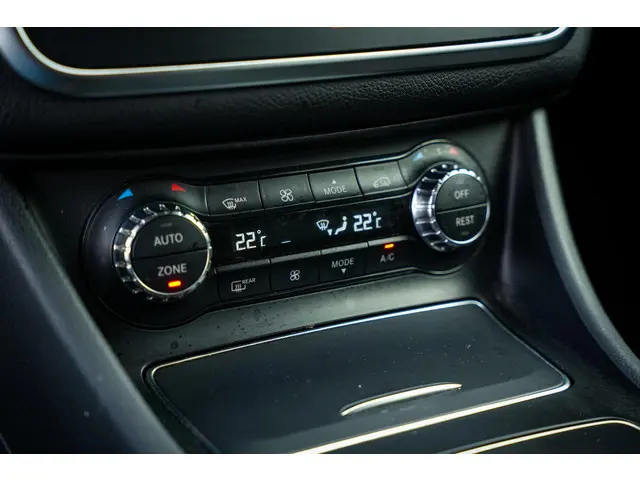 Mercedes-Benz GLA GLA 180 2019 Benzine 14