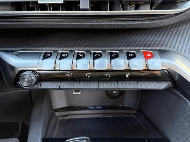 Peugeot 5008 1.2 PureTech/ Navi/PDC/AUT/7-Zits 2019 Benzine 8