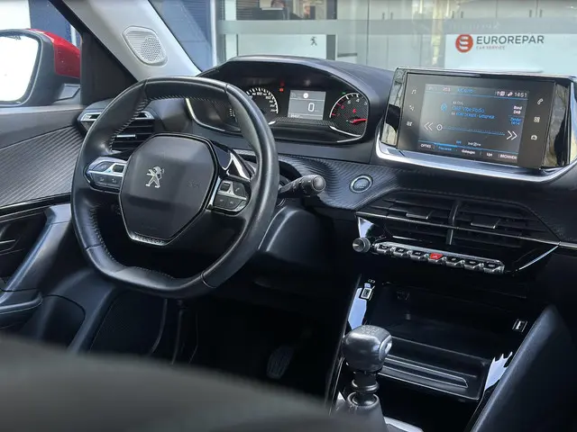 Peugeot 2008 1.2 PureTech 130pk Allure 2021 Benzine 27