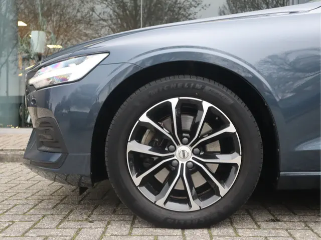 Volvo V60 2.0 B3 Momentum 2021 Hybride Benzine 16