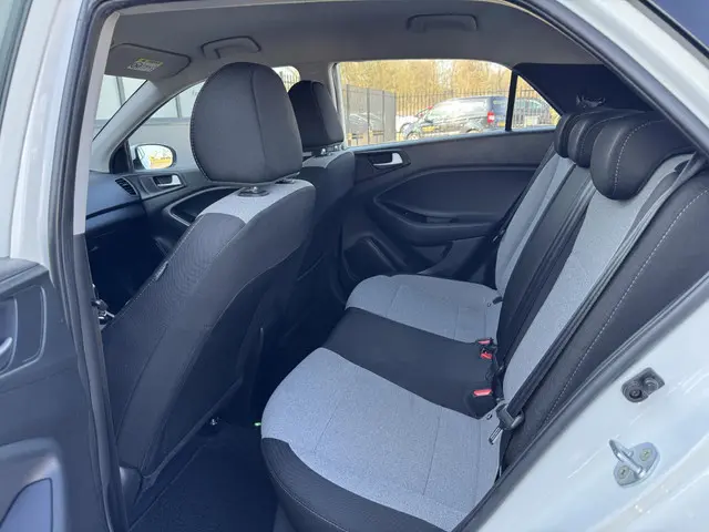 Hyundai i20 1.2 HP i-Motion Comfort 2016 Benzine 10