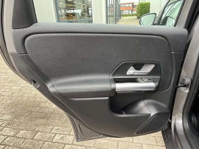 Mercedes-Benz B-Klasse 180 Launch Edition 2020 Benzine 18