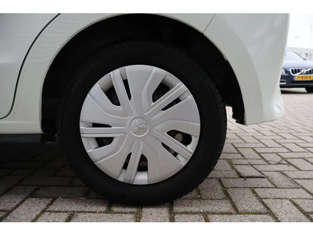 Mitsubishi Space Star 1.0 Cool+ 2020 Benzine 17