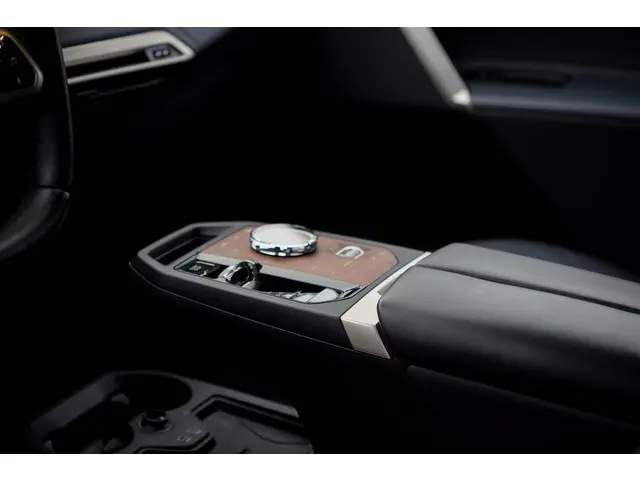 BMW iX xDrive40 Excellence 77 kWh 2022 Elektrisch 35
