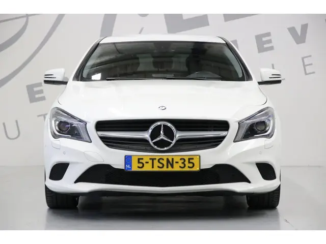 Mercedes-Benz CLA 180 2014 Benzine 2