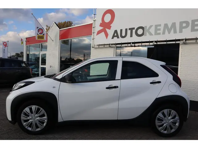 Toyota Aygo X 1.0 VVT-i MT PLAY 2022 Benzine 2