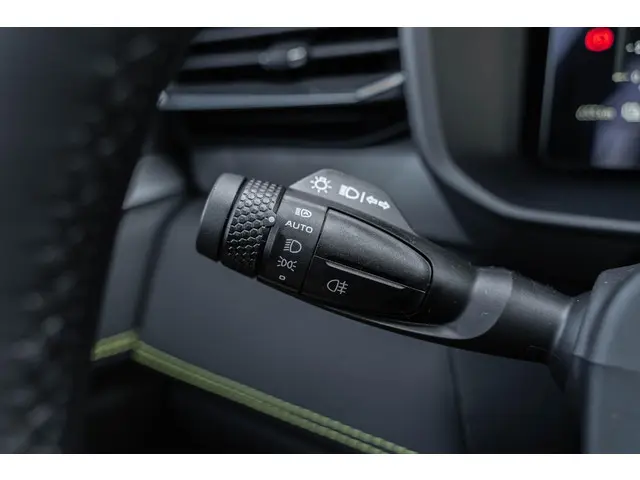 Lynk & Co 01 1.5 Core Plug-in Hybrid 2025 Hybride Benzine 9