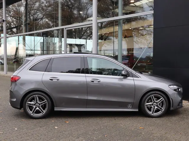 Mercedes-Benz B-Klasse 180 AMG Line 2025 Benzine 5