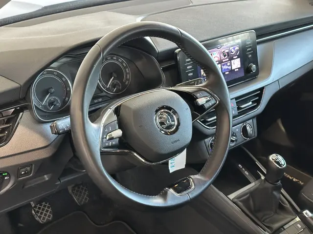 Škoda Kamiq 1.0 TSI Ambition 2021 Benzine 24