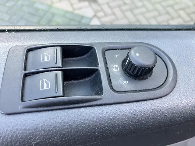 Volkswagen Transporter 2.0 TDI L2H1 DC 2015 Diesel 28