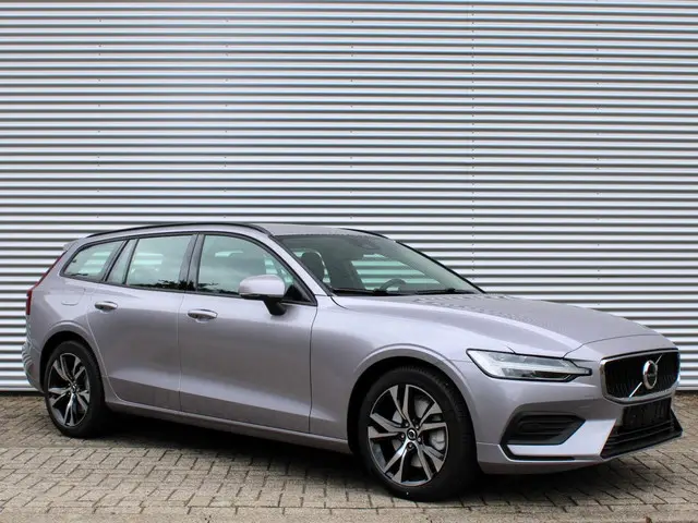Volvo V60 2.0 B4 Essential Bright 2025 Benzine 3