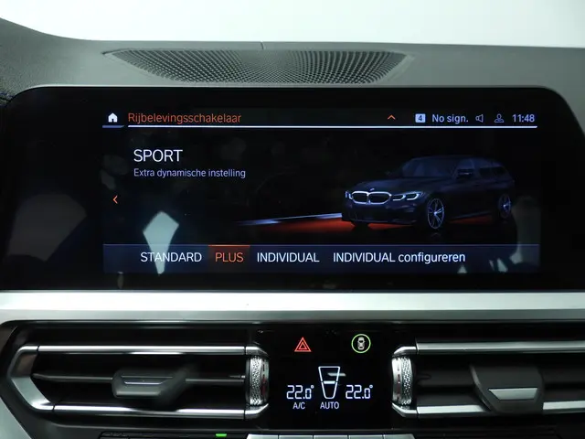 BMW 3 Serie Touring 330i xDrive 2022 Benzine 36