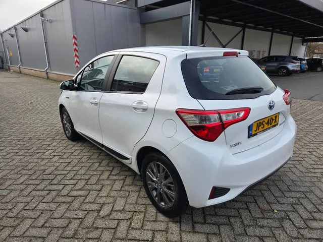 Toyota Yaris 1.5 Hybrid Executive 2017 Hybride Benzine 4