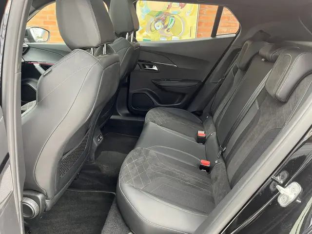 Peugeot e-2008 EV GT Pack 50 kWh 2022 Elektrisch 10