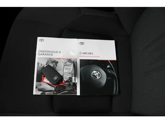 Toyota C-HR 1.8 Hybrid 140 Dynamic 2024 Hybride Benzine 29