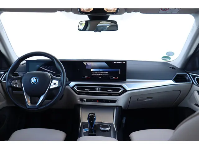 BMW i4 eDrive40 High Executive 84 kWh 2022 Elektrisch 16