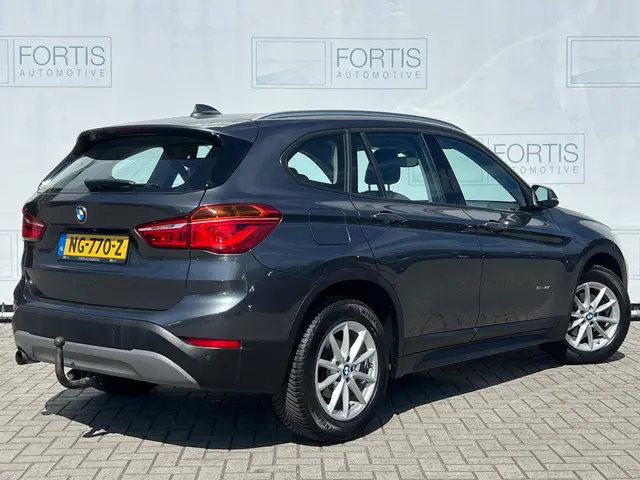 BMW X1 sDrive18i Centennial High Executive 2017 Benzine 2