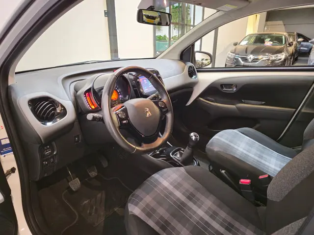 Peugeot 108 1.0 e-VTi Allure 2019 Benzine 13