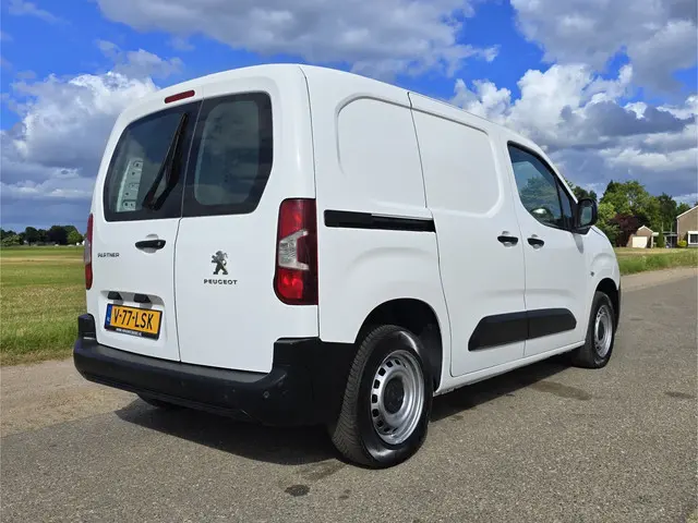 Peugeot Partner 1.2 PureTech Premium 2022 Benzine 7