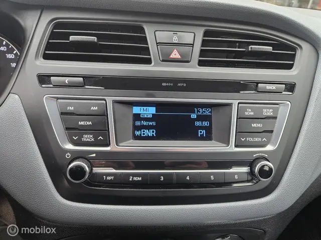 Hyundai i20 1.4i i-Vision 2015 Benzine 18