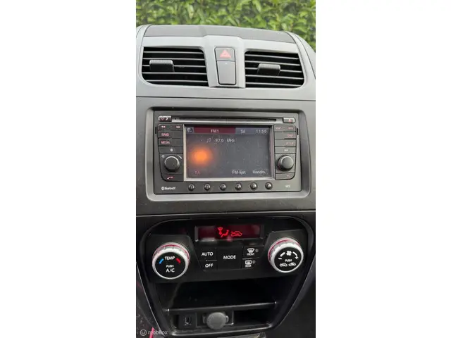 Suzuki SX4 1.6 Executive 2013 Benzine 21