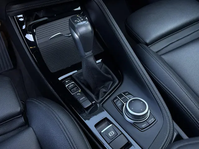 BMW X1 xDrive25e High Executive 2021 Hybride Benzine 24