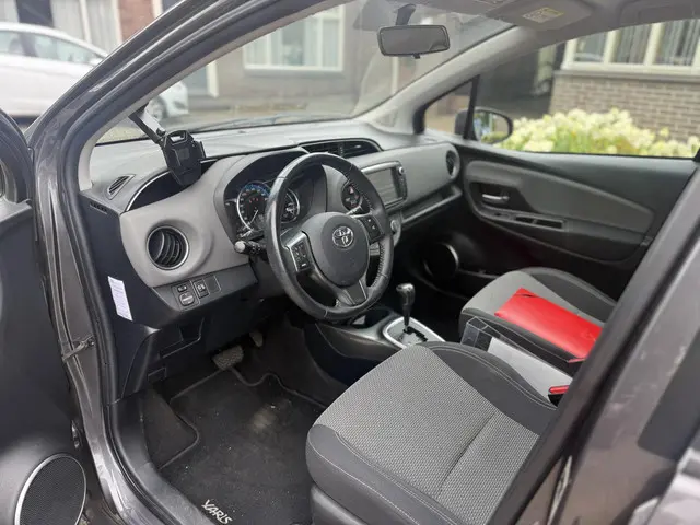 Toyota Yaris 1.5 Hybrid Aspiration 2015 Hybride Benzine 17