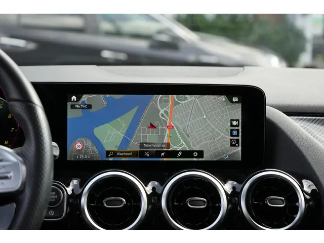 Mercedes-Benz GLA 250 AMG Line 2023 Benzine 21