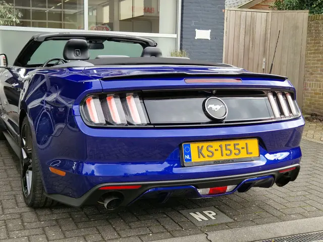 Ford Mustang Convertible 2.3 EcoBoost 2015 Benzine 4