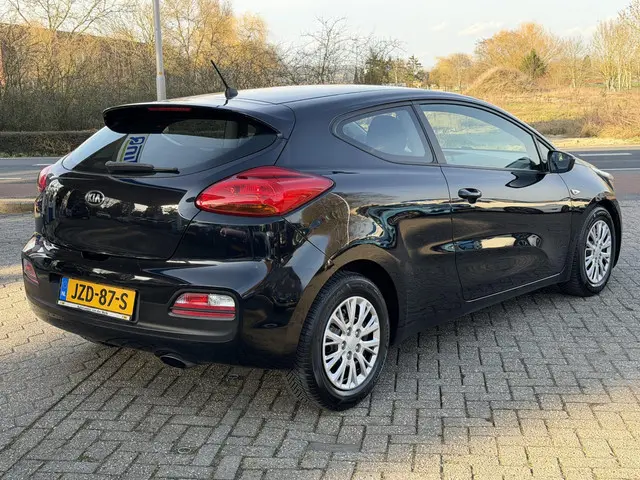 Kia pro_cee'd 1.4 CVVT 2013 Benzine 10